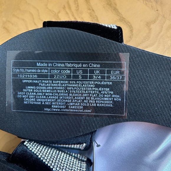 NWT Victoria’s Secret Rhinestone Black Velvet Slippers Slides Size 6 - 7 - Picture 4 of 5